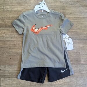 NWT Nike Boys' Matching 2 Piece Set Green and Gray Size 7